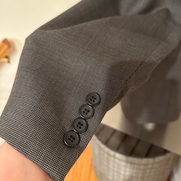 Calvin Klein Gray Suit, Pants & Jacket Set SZ 42 Pants Are Pleaded & cuf… - Picture 4 of 16